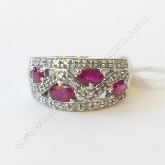 18ct WHITE GOLD, RUBY & SMALL DIAMOND RING, 7gms SIZE N