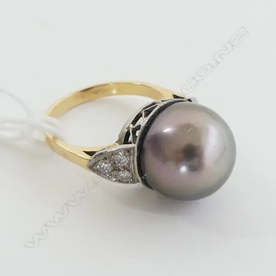 18ct GOLD, 6 DIAMOND & BLACK PEARL RING 7gms size M