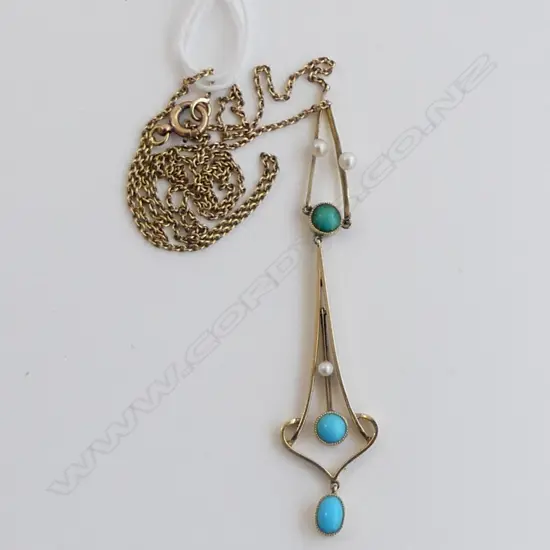 15CT GOLD TURQ/PEARL PENDANT AND CHAIN 4.08gms