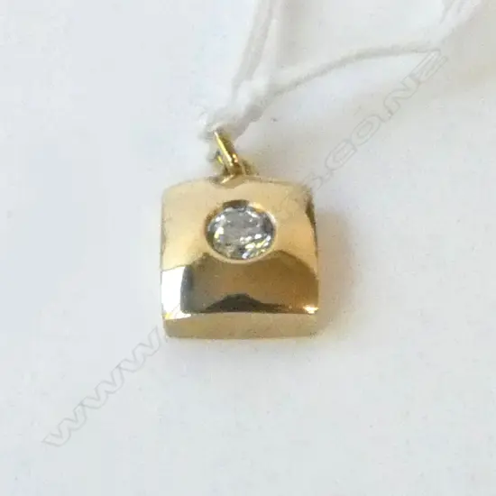9ct yellow GOLD & SOLITAIRE CZ SQUARE FORM PENDANT 1.83gms