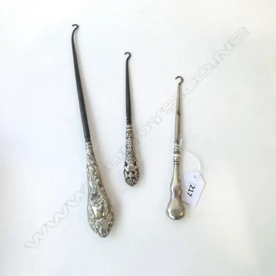 3 SILVER TOPPED VICTORIAN BUTTON HOOKS, all stamped, 132gm total weight