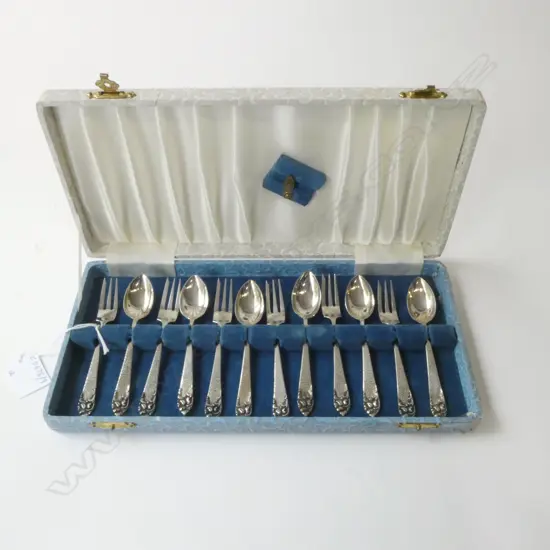 800 SILVER 12 TEASPOONS & CAKE FORKS STAMPED 800 IN CASE 160 GMS