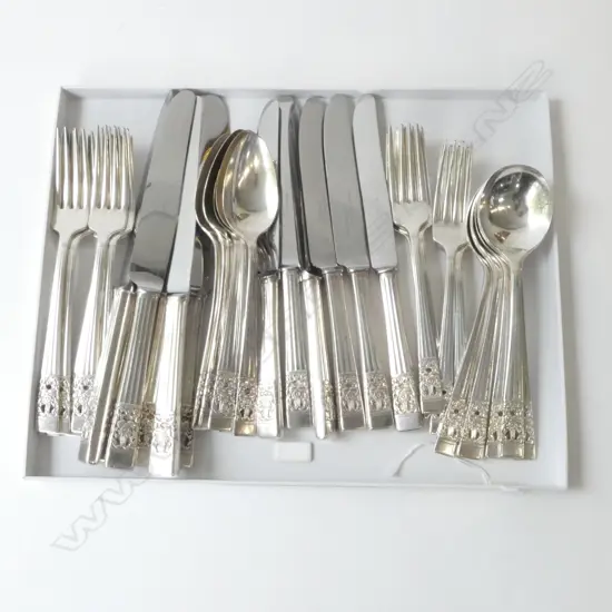 COMMUNITY PLATE ‘HAMPTON COURT’ CUTLERY SET 6 PLACE SETTING 36PC
