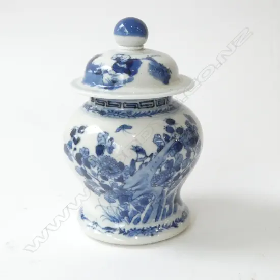 CHINESE B/W LIDDED GINGER JAR H.135mm