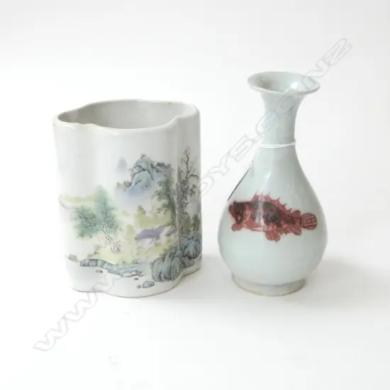 2 ORIENTAL VASES H.150mm