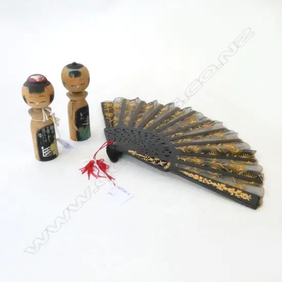 2 KOKESHI DOLLS H.135mm & SILK FAN