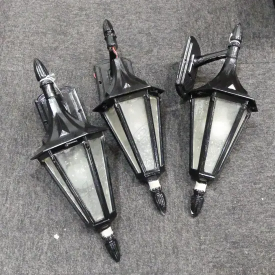3 X BLACK METAL OUTDOOR WALL LIGHTS , ONE BROKEN ON TOP,  H.480 