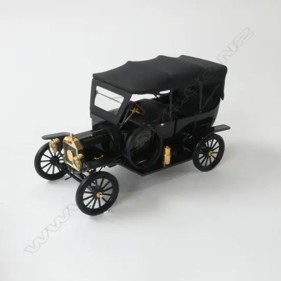 FRANKLIN MINT FORD MODEL T COLLECTORS EDITION L220MM