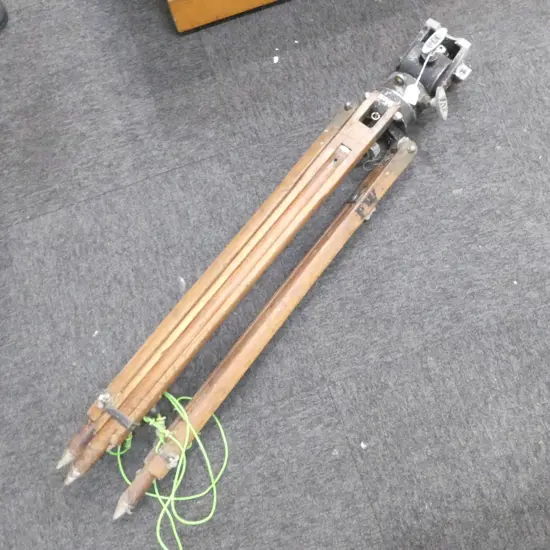 VINTAGE WOOD & CAST ALLUMINUM CAMERA TRIPOD STAND H1000MM