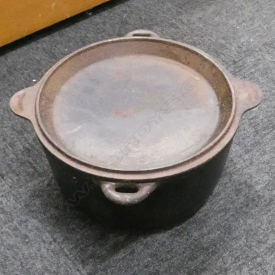 VINTAGE CAST IRON LIDDED CAMP OVEN DIA310MM