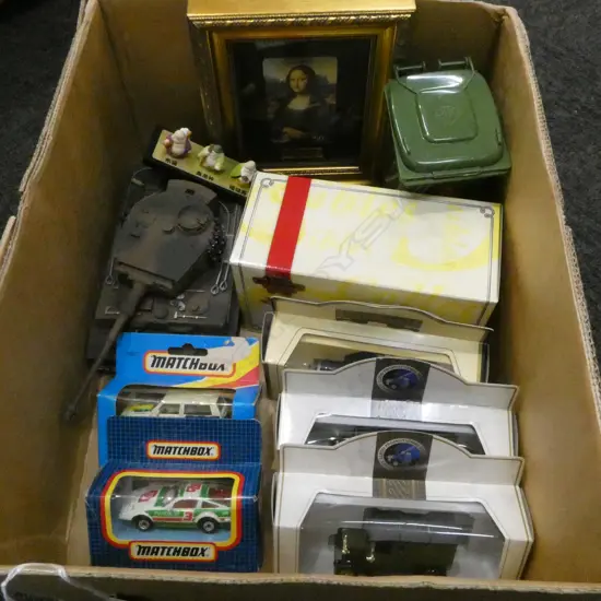 SMALL BOX MATCHBOX MODELS MODEL TANK ETC
