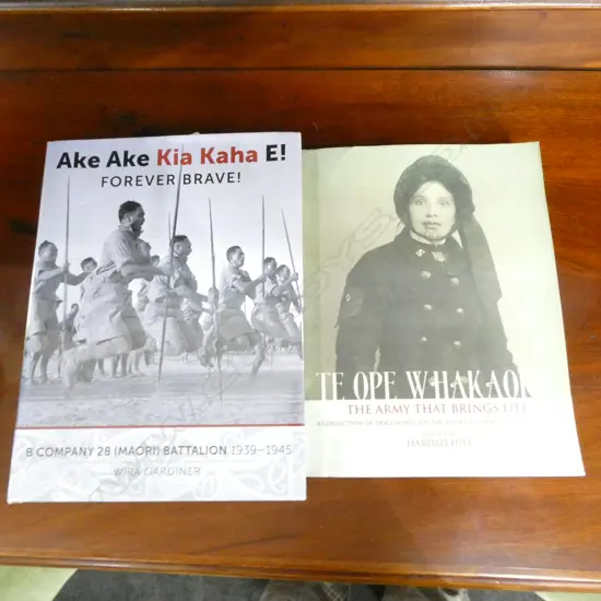 2 BOOKS MAORI BATALLION & TE OPE WHAKAORA SALVATION ARMY/MAORI, L.270-285MM
