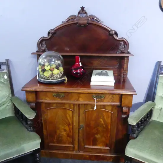 VICT MAHOGANY CHIFFONER H1560 L1000