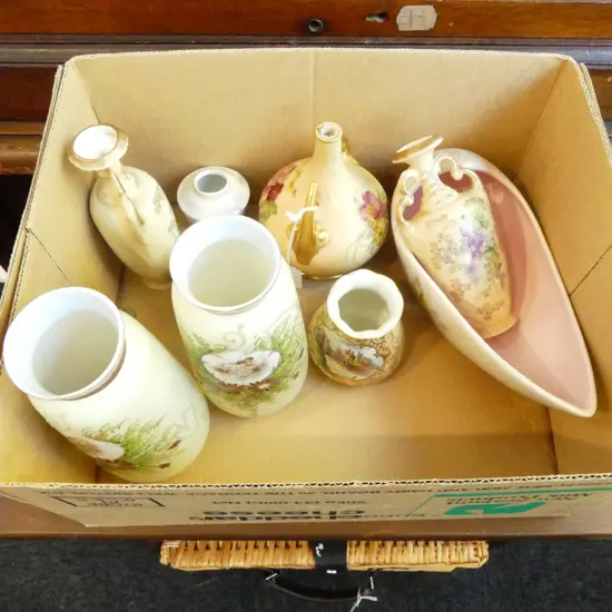 2 ROYAL WORCESTER HAND PAINTED VASES, CROWN DEVON TICK VASE & 6 OTHERS