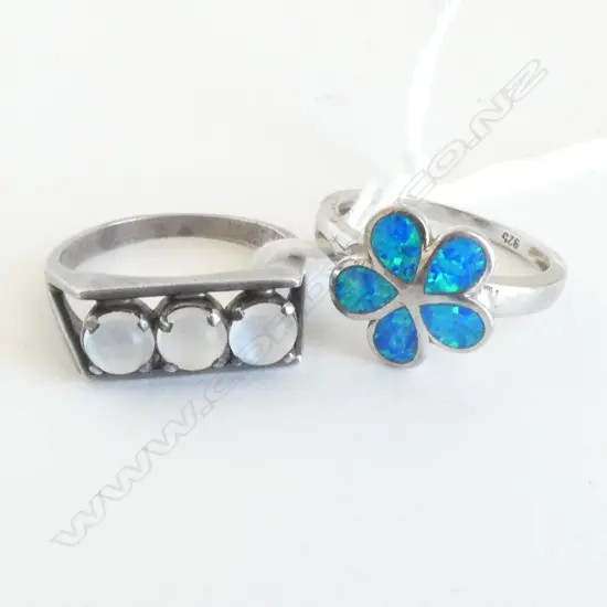 2 SILVER RINGS; 3 MOONSTONES BAR RING & OPAL SET FLOWER RING SIZE L1/2 & N1/2