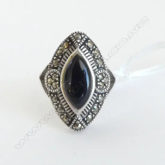 STG SILVER MARCASITE & ONYX DRESS RING  SIZE O