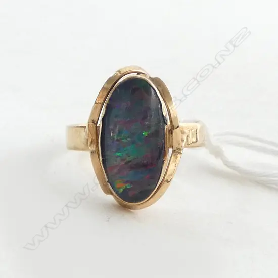 9ct OPAL DOUBLET SET RING, 2.5gm SIZE L