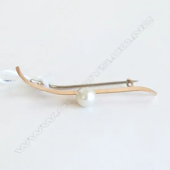 9ct ROSE GOLD & PEARL BAR BROOCH, 2.1gm