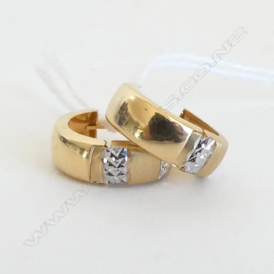 PR 18ct GOLD HUGGIE TYPE EARRINGS 3.15gms