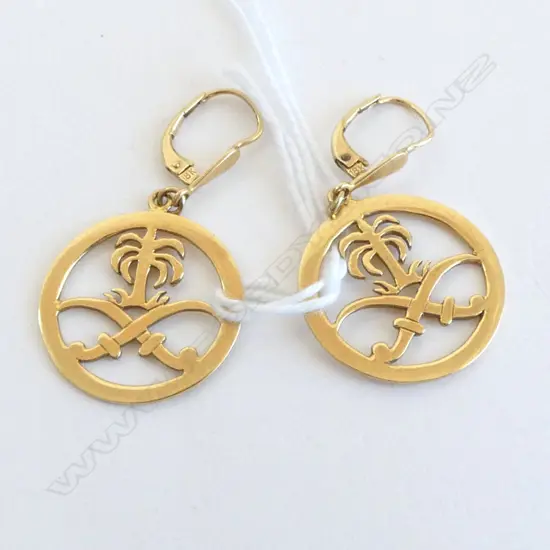 PR 18ct GOLD SAUDI ARABIA EMBLEM EARRINGS pierced ears