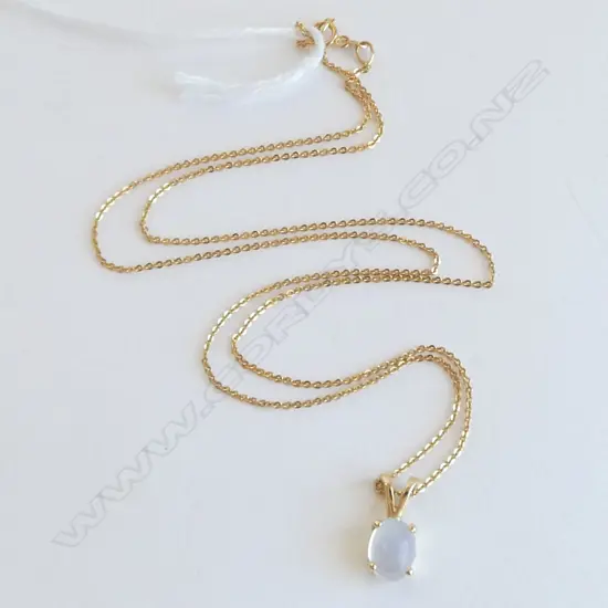 14ct MOONSTONE PENDANT on 14ct FINE CHAIN 44cm, 2.0gm