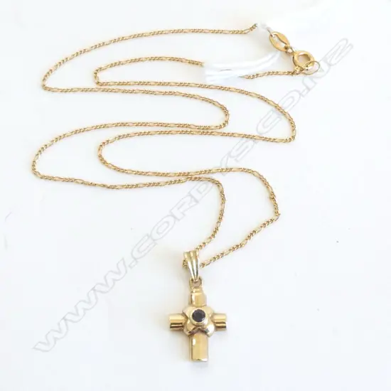 9ct GOLD & SAPPHIRE PENDANT ON 9ct CHAIN 2.68gms