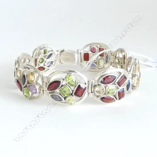 SILVER & GEM SET BRACELET, PERIDOT, GARNET & AMETHYSTS