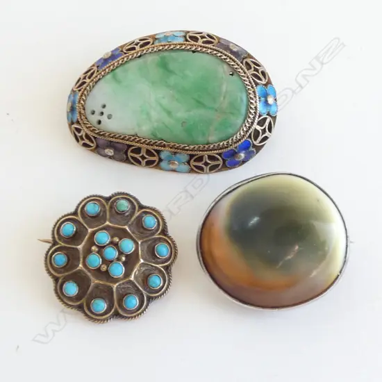 3 BROOCHES; CATSEYE, PINCHBECK & CHINESE JADE (with hair line crack) W.40mm