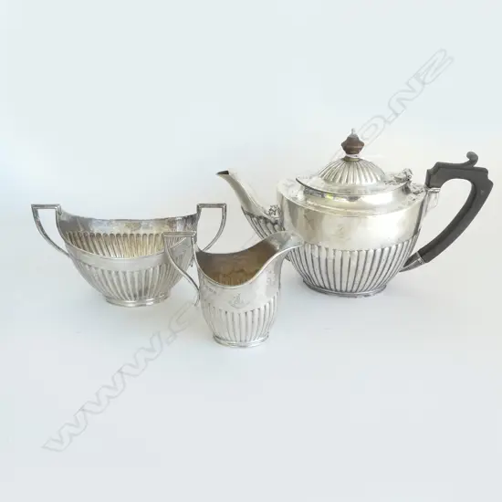 STG SILVER TEA POT, SUGAR & CREAM. BIRMINGHAM 1916/1913/1909, 697gms