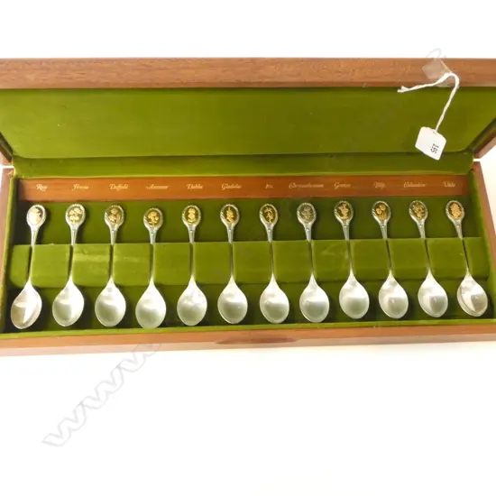 12PCE 'THE ROYAL HORTICULTURAL SOCIETY FLOWER SPOONS SET', STIRLING SILVER SHEFFIELD 1975, aprox. 300gms