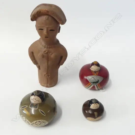 ANTIQUE JAPANESE TERRACOTA BURIAL FIGURE, H.165mm (some loses) & 3 VINTAGE LACQUERED OUCHI-NURI HINA DOLLS, H.55,35mm