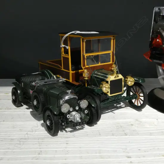 FRANKLIN MINT DIE CAST MODEL T PICKUP & BENTLEY BLOWER L190MM