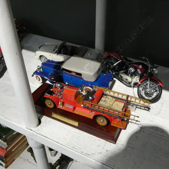 2 FRANKLIN MINT DIE CAST CARS L200MM FIRE ENGINE L260 & MOTORBIKE