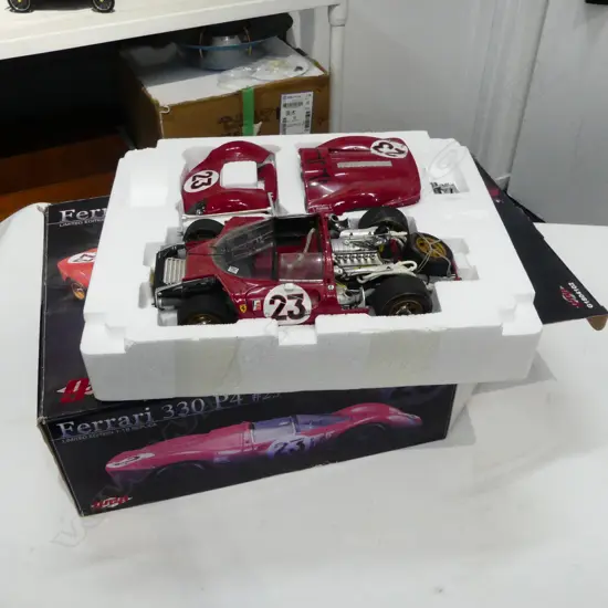 GMP FERRARI 330 P4 1:18 MODEL SIGNED BY CHRIS AMON + LINCENSE PLATE 614.411