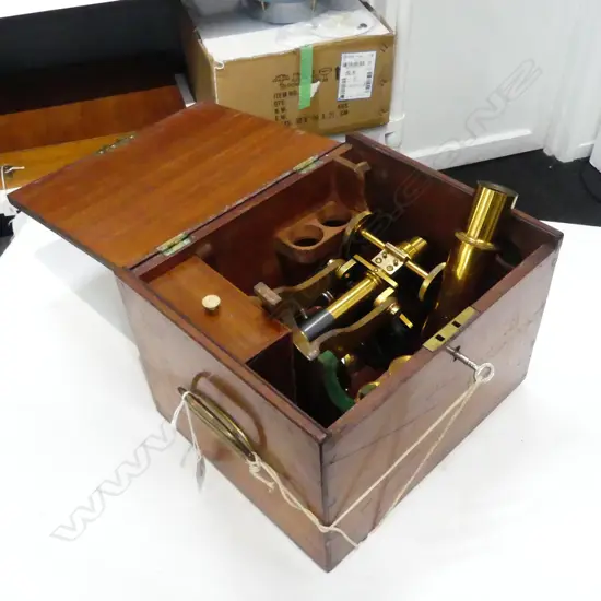 ANTIQUE MICROSCOPE IN MAHOGANY CASE H.265mm