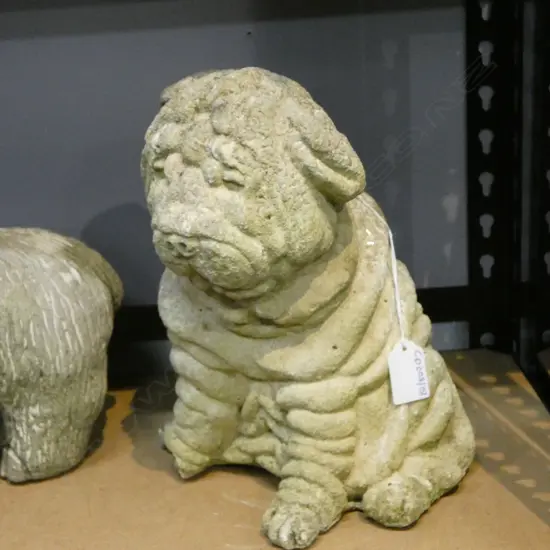 CONCRETE GARDEN PUG H.250mm foot missing