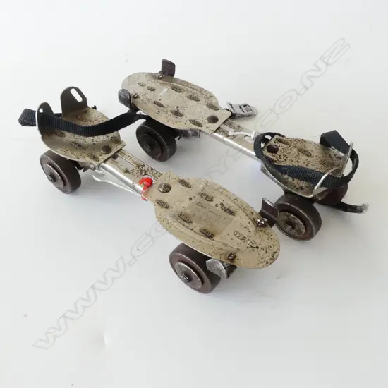 PR VINTAGE ROLLER SKATES L.260mm 
