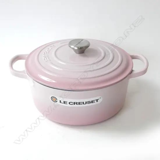 LE CREUSET PINK ENAMELLED CAST IRON CASSEROLE 4.2L 240mm dia, BOXED