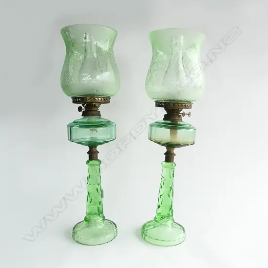 PR ANTIQUE GREEN GLASS KEROSENE LANTERNS H.700mm 1 top not secure