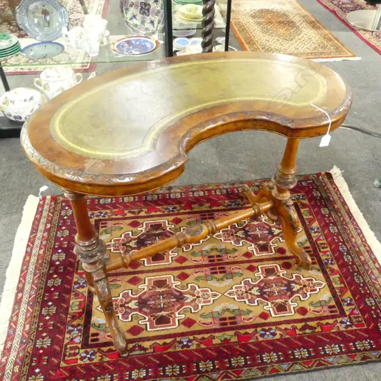 VICTORIAN TABLE, KIDNEY SHAPE, LEATHER TOP 915x530x710mm