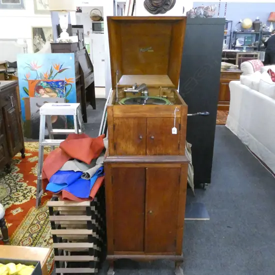 OAK CASED 'AVONICA' GRAMOPHONE by PEPPLERS Ltd. CHRISTCHURCH,  450x510x1210mm