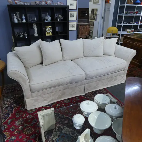 LG WHITE SOFA 2500x930x750mm EX AMBIANCE STORE