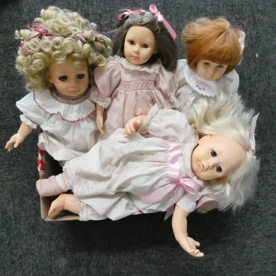 4 DOLLS