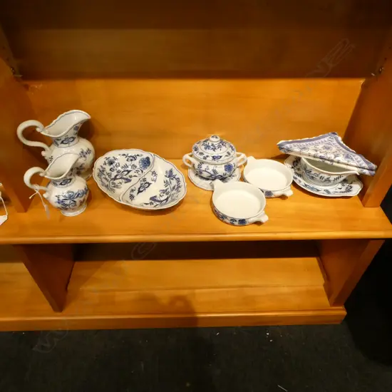 8 BLUE DANUBE ITEMS – JUGS, BOWLS, TEAPOT STAND ETC EXCELLENT CONDITION