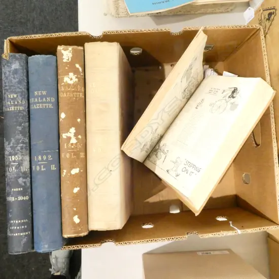 4 VOLUMES NEW ZEALAND GAZETTE' 1884.1885.1892.1955 + BOOK NZ RAILWAYS MAGAZINE VOL.12 1937.38