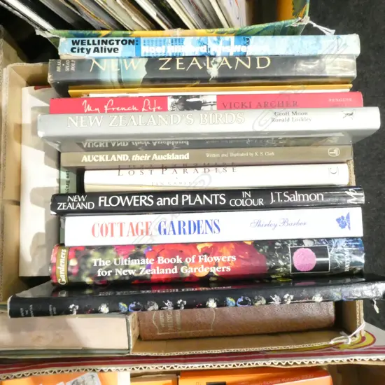 BOX OF REF BOOKS PLANTS NZ ETC