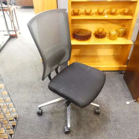 KONFURB KONA EXECUTIVE OFFICE CHAIR