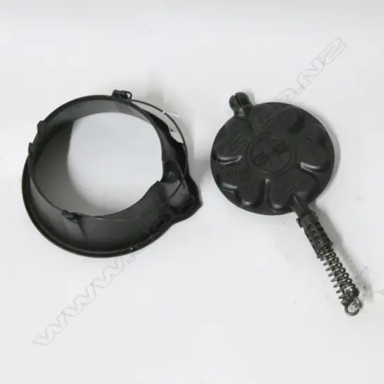 (1652) ANTIQUE CAST IRON GRISWOLD HEART STAR PATTERN 'No.928' WAFFLE IRON L.420mm