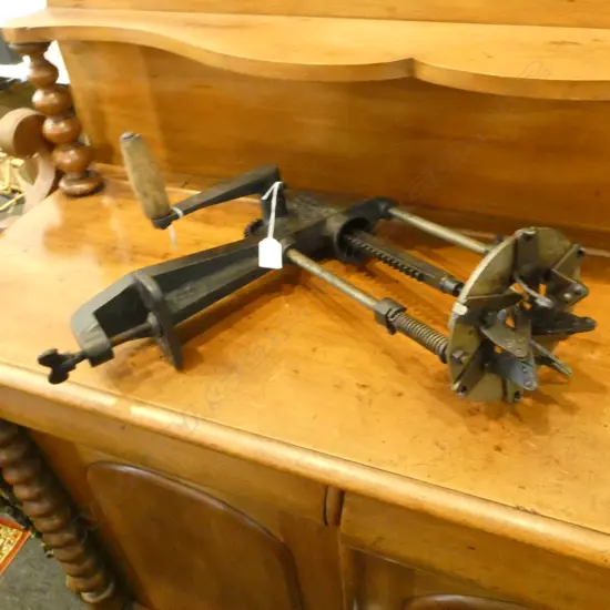 3663 VINTAGE CAST IRON VICTORY PAT. CORN SHUCKER H460MM