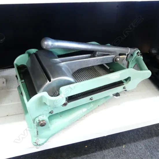 3078 VINTAGE CAST ALLUMINUM & STEEL GREEN COLOURED CUBE STEAK CUTTER L420MM